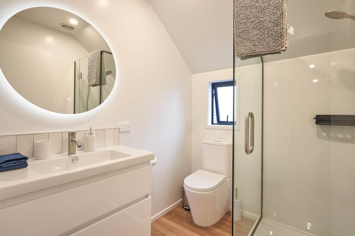 Newly Built Unit In St Kilda. Modern Amenities 4