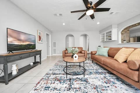 Spacious Home Near The Woodlands & Hospitals