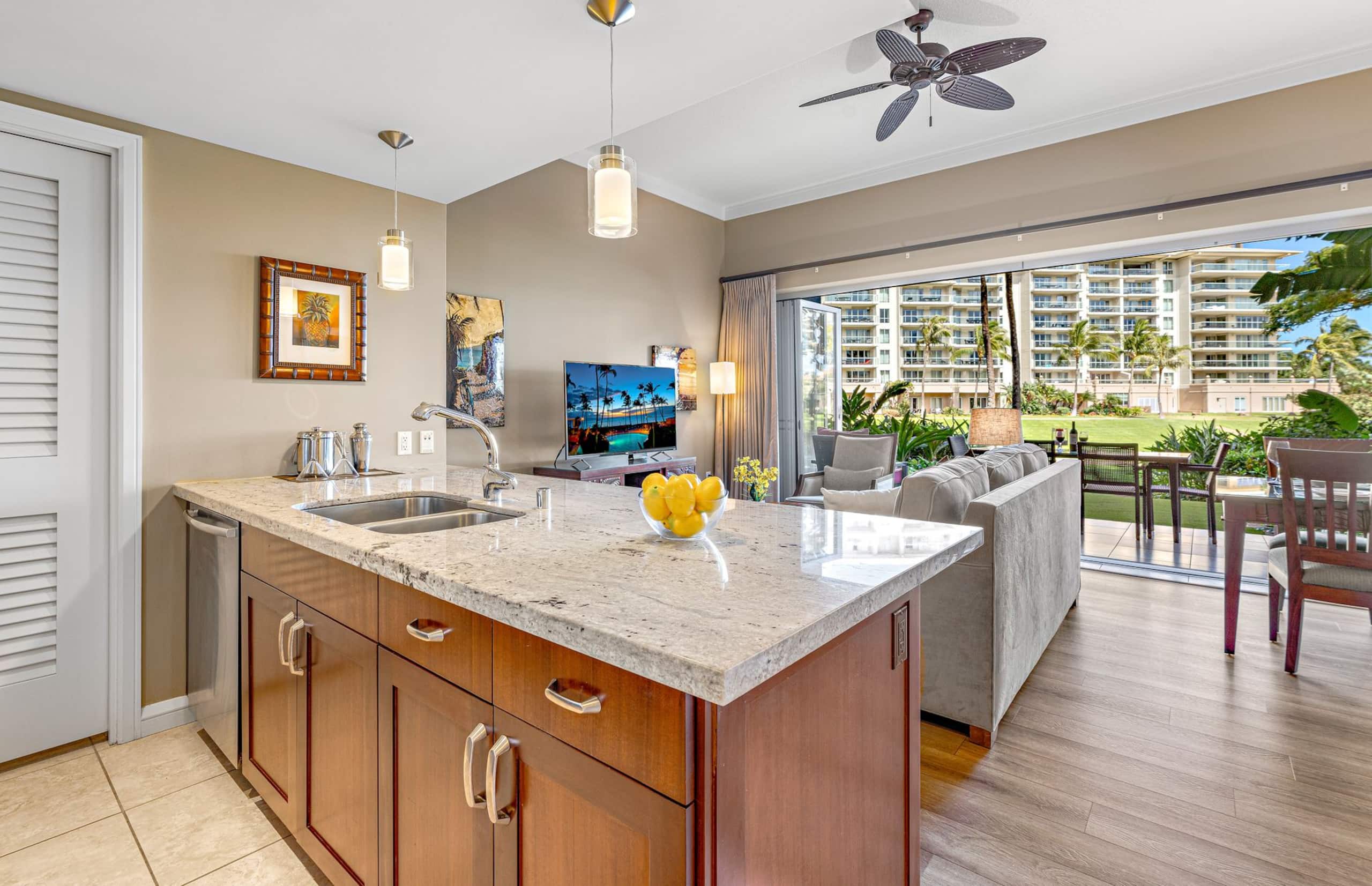 Condo in Lahaina · ★5.0 · 1 bedroom · 2 beds · 1 bath - Image 2