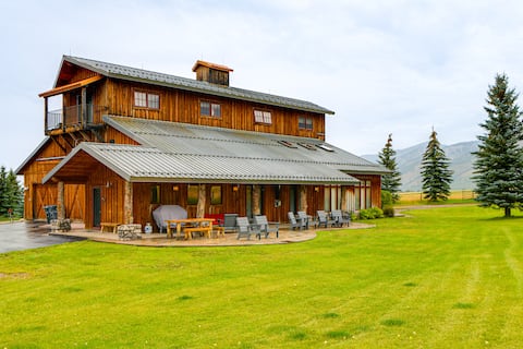 On 20 Scenic Acres: Mtn Retreat in Star Valley