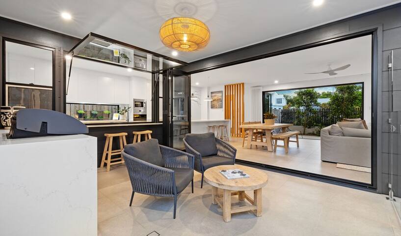 Solis – Luxury Casuarina House gallery image 4