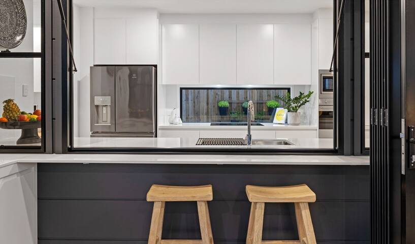 Solis – Luxury Casuarina House gallery image 5