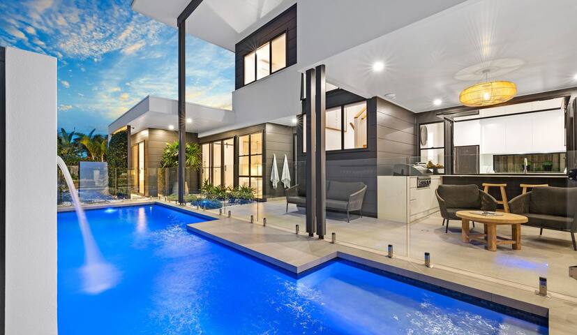 Solis – Luxury Casuarina House gallery image 3