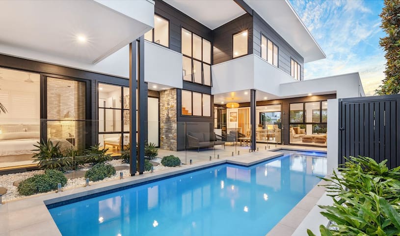 Solis – Luxury Casuarina House