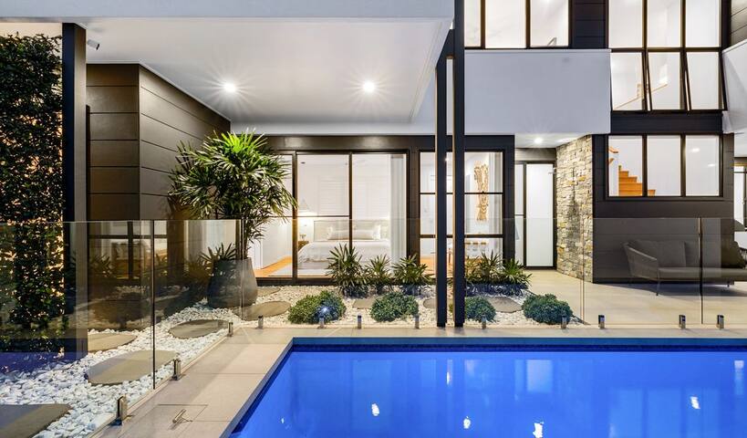 Solis – Luxury Casuarina House gallery image 2
