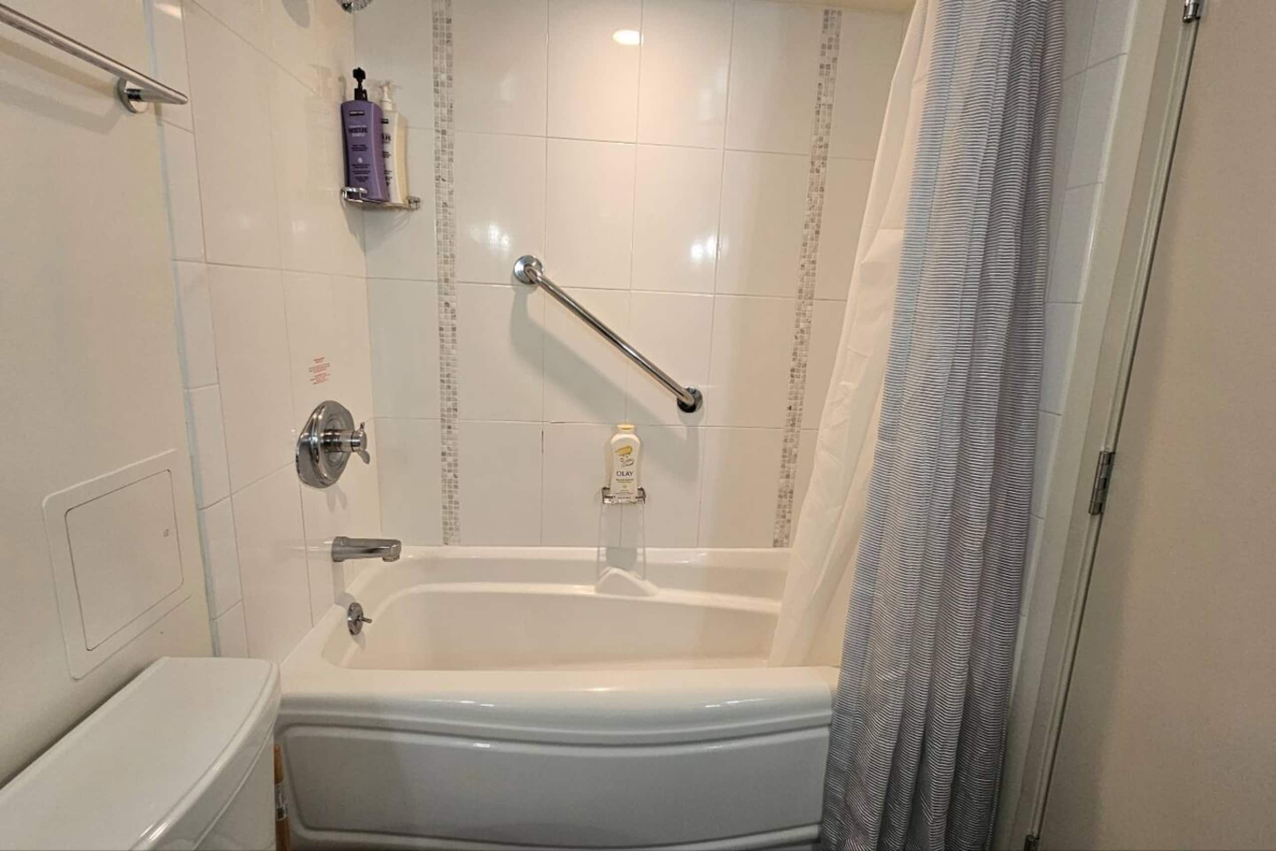 Hotel in Honolulu · ★4.45 · 1 bedroom · 2 beds · 1 bath - Image 12