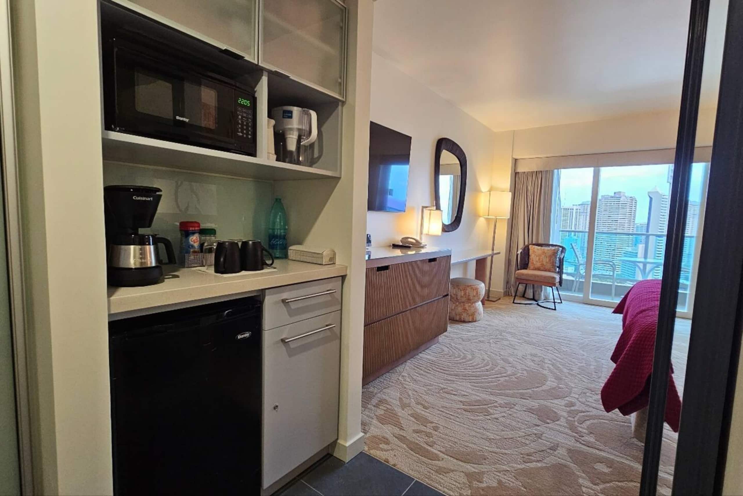 Hotel in Honolulu · ★4.45 · 1 bedroom · 2 beds · 1 bath - Image 26