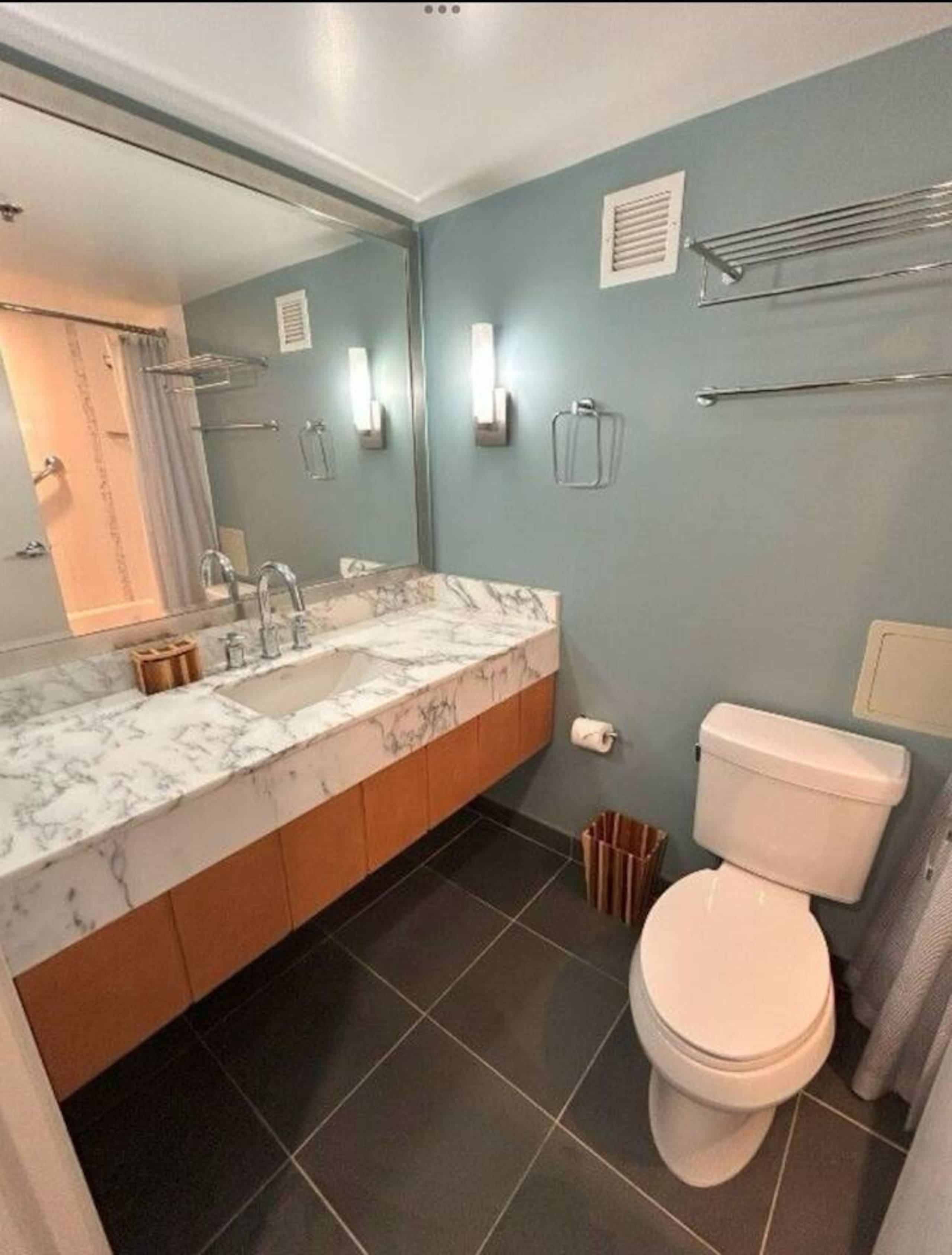 Hotel in Honolulu · ★4.45 · 1 bedroom · 2 beds · 1 bath - Image 10