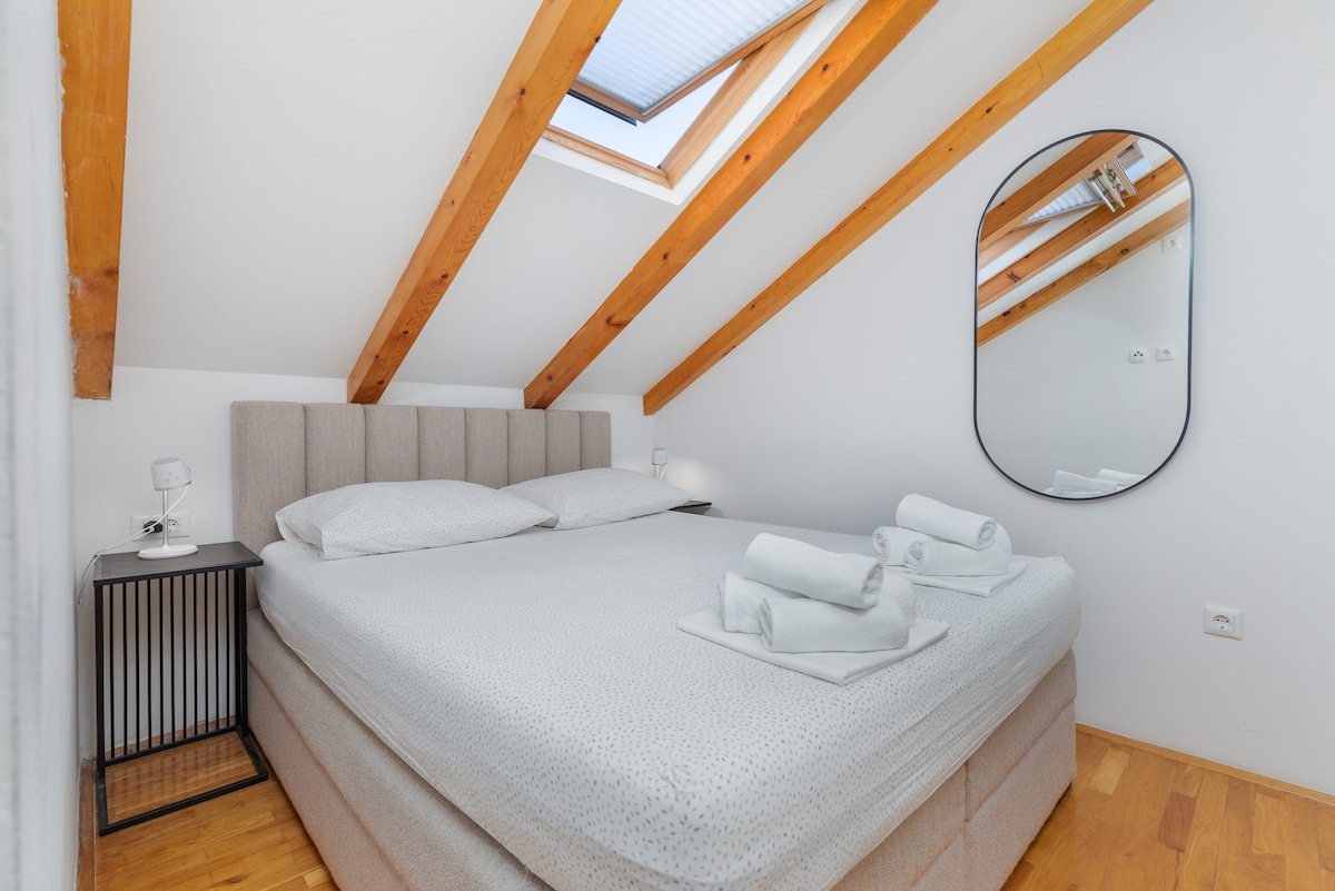 Საძინებელი 1, % {market}: 12 მ²