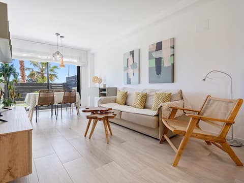 Ground floor with private garden 1min beach