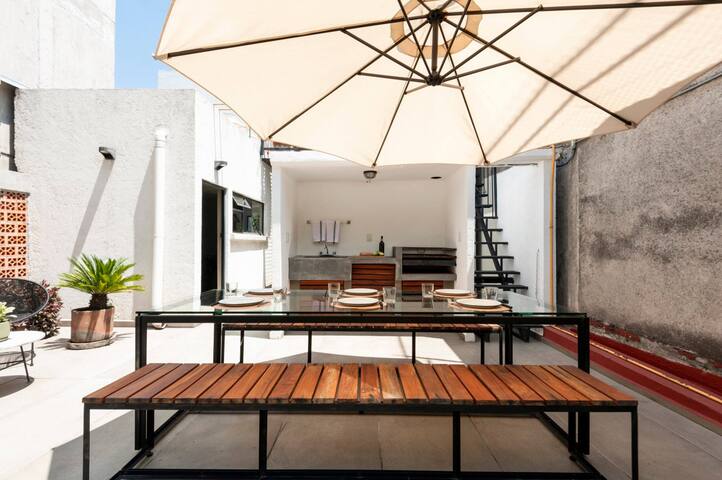 Modern, Design Apartment with amazing Street Views gallery image 5