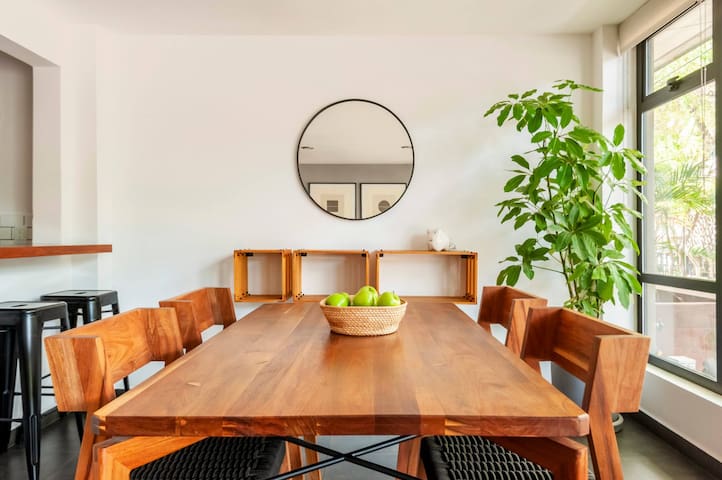 Modern, Design Apartment with amazing Street Views gallery image 3