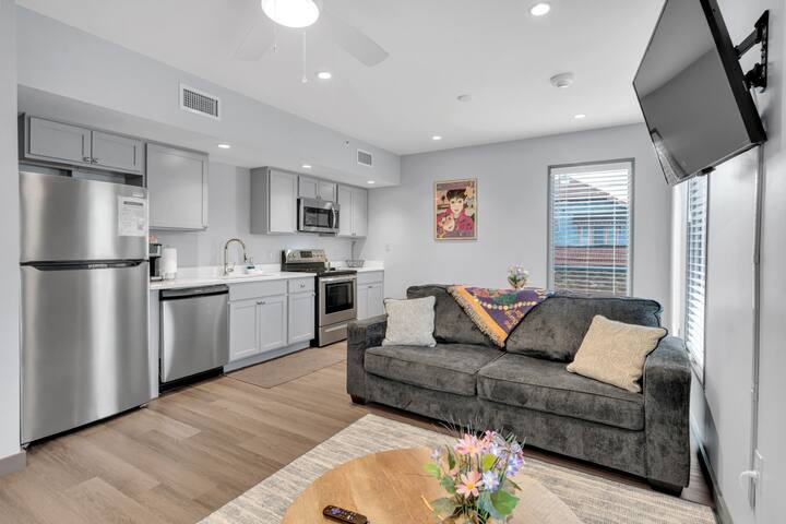 Bywater | Entire 2nd Floor, 4 Apts, Sleeps 28! gallery image 2