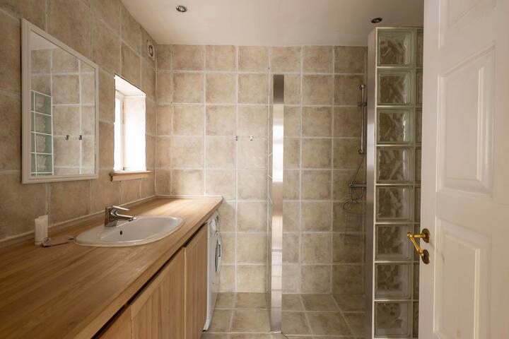 Cozy & Contemporary Ground-Floor Retreat gallery image 5