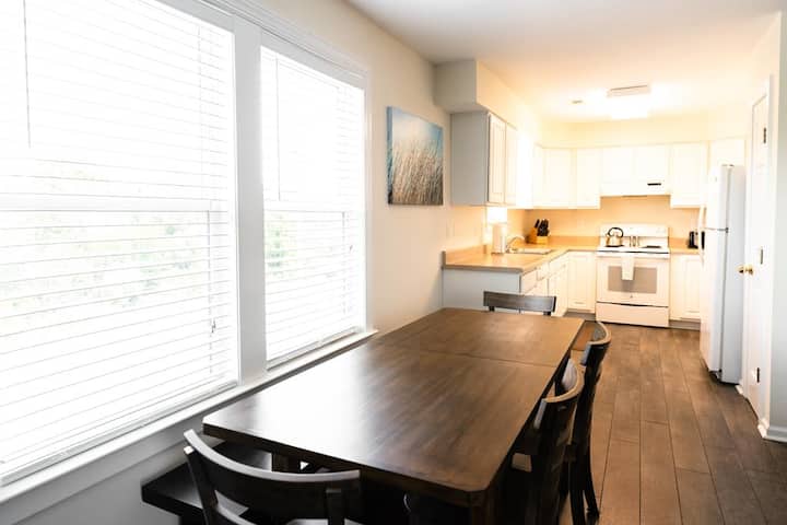 3-bed, 2-bath Apartment - Walk To Beach Access! - Outer Banks, NC