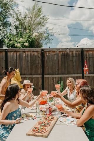 El Motel Tres Penthouse in Logan Square w/grill gallery image 4