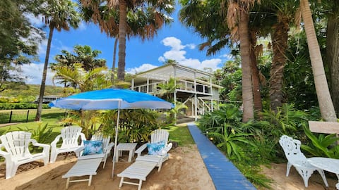 Palm Cove Retreat by HolidayCo.