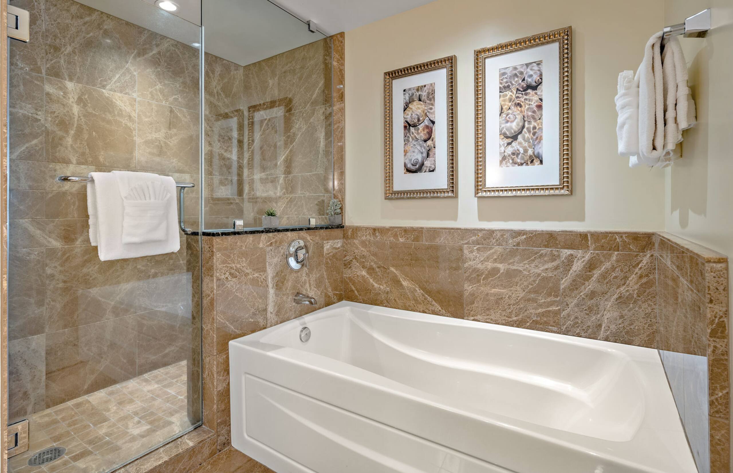Condo in Lahaina · ★4.86 · 3 bedrooms · 4 beds · 3 baths - Image 22