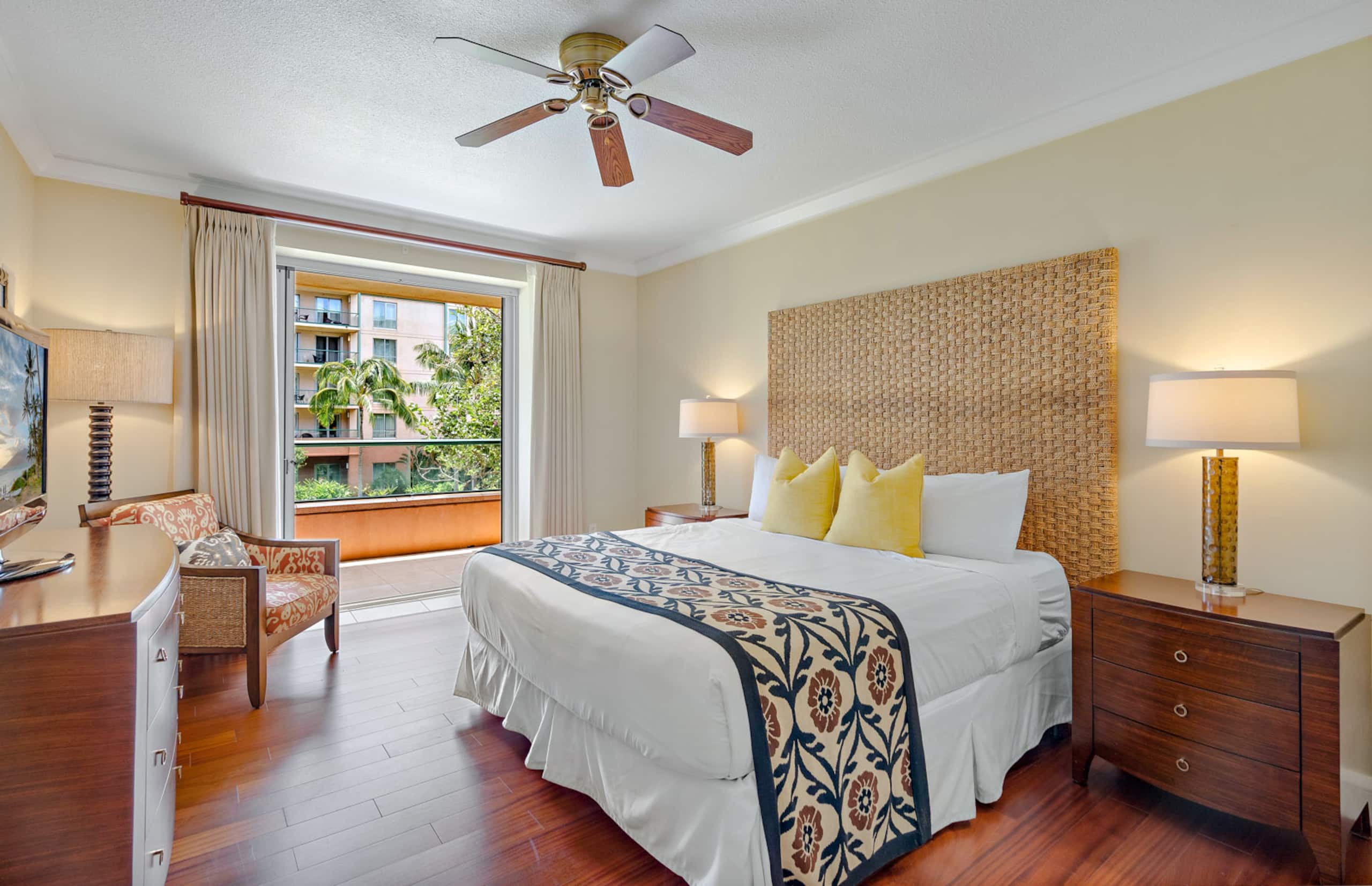 Condo in Lahaina · ★4.86 · 3 bedrooms · 4 beds · 3 baths - Image 12