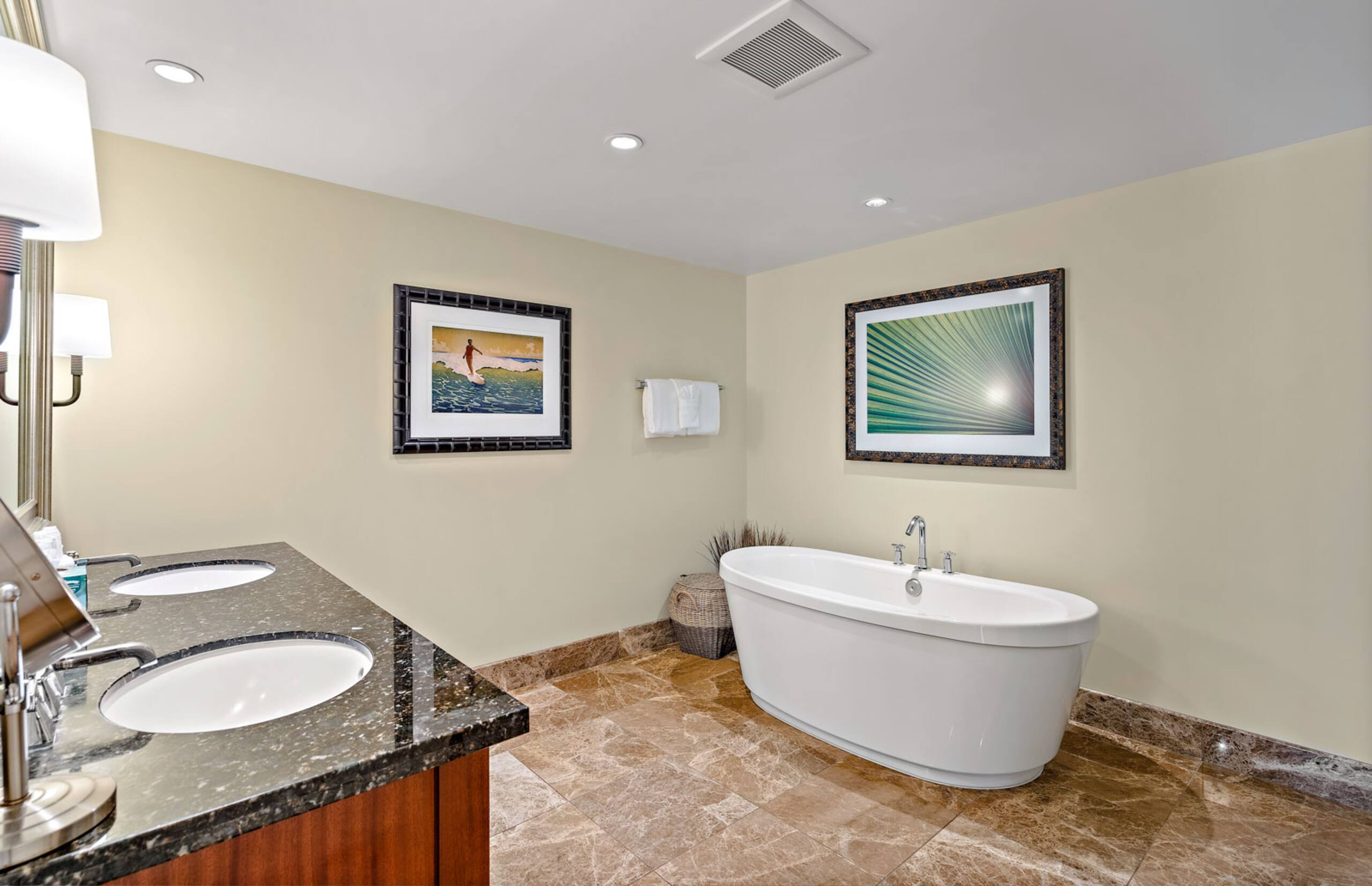 Condo in Lahaina · ★4.86 · 3 bedrooms · 4 beds · 3 baths - Image 16