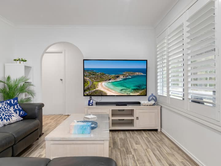 Skyes Beach House | Whole Property Upstairs Stay - Broulee