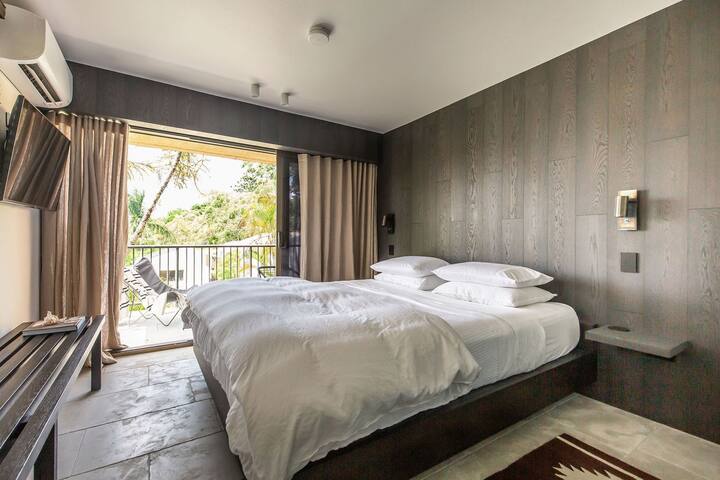 The Laguna Lodge – relax in style in Noosa. gallery image 5