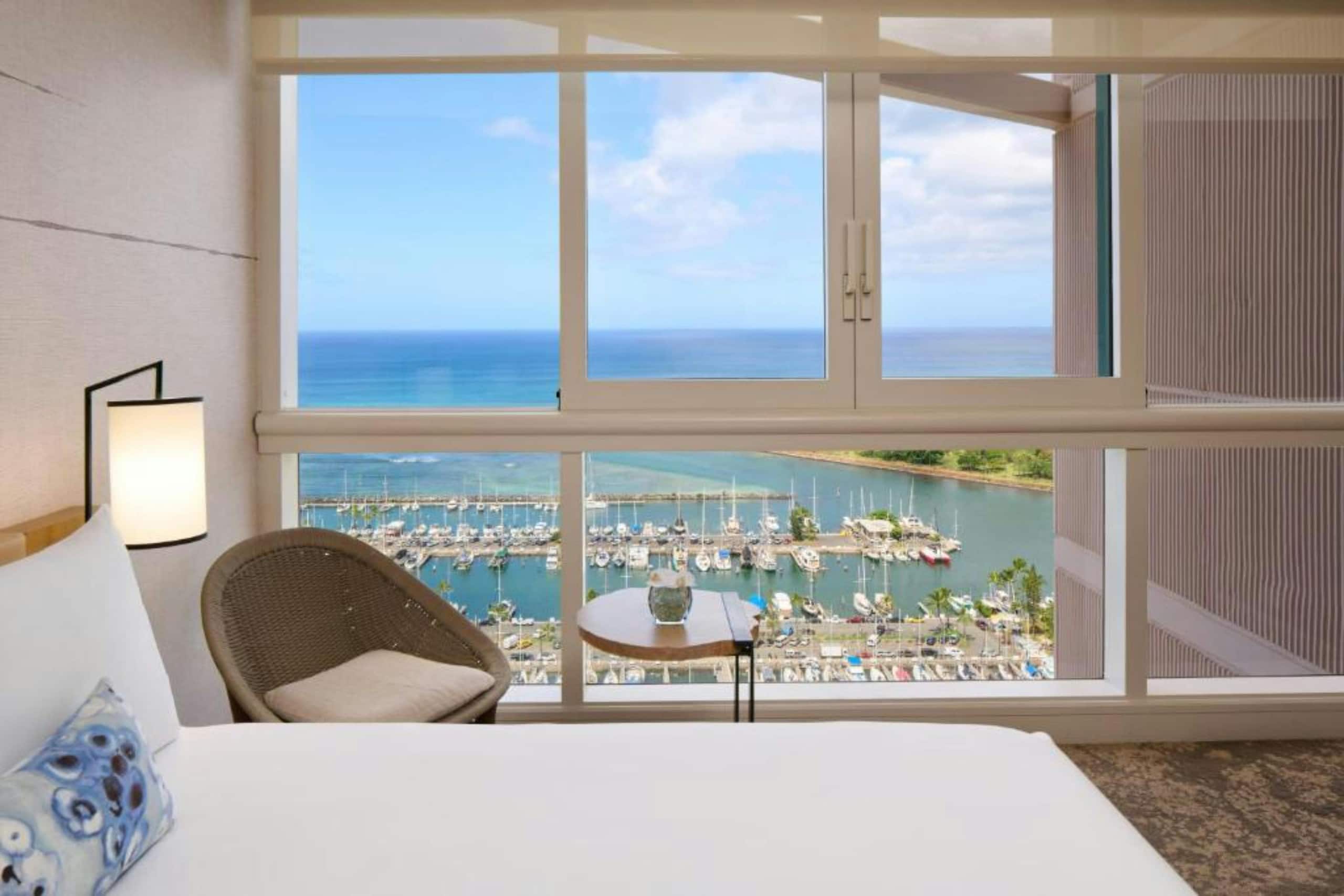 Prince Waikiki, Club premier oceanfront 2 queens - Image 3