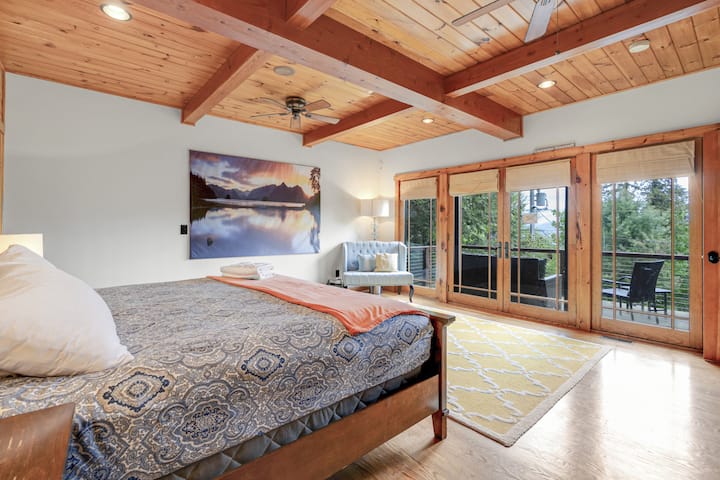 ห้องสวีทใหญ่กว้างขวางพร้อมระเบียงส่วนตัวและแสงธรรมชาติที่สวยงาม