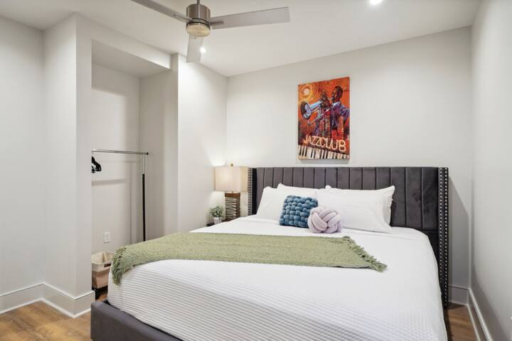 Spacious 3BD Unit w/ Pool, Walk to French Quarter gallery image 4