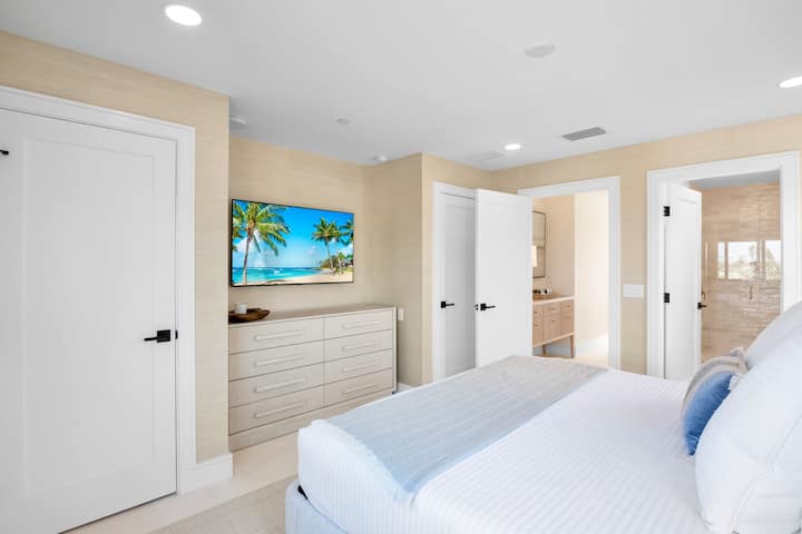 Primary Bedroom, King