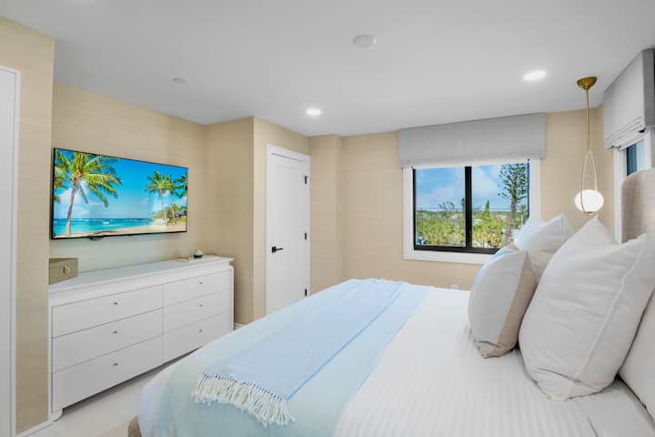 Second Bedroom, King