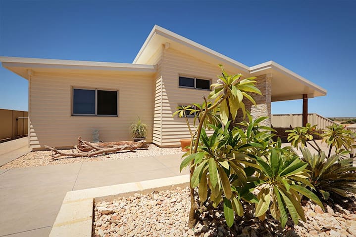 Fern -Luxury House on the Marina with Pool & Jetty gallery image 2