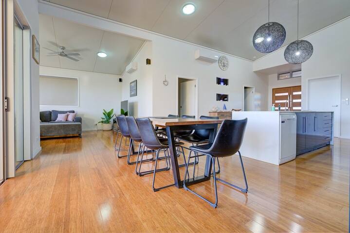 Fern -Luxury House on the Marina with Pool & Jetty gallery image 5