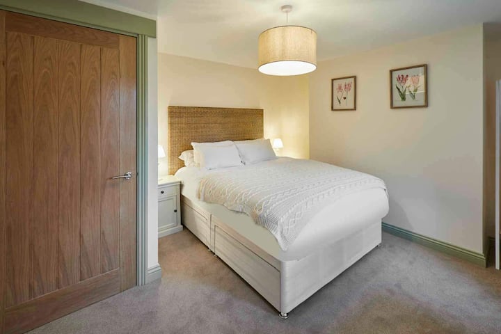 St Mary's Riverside, Egton Bridge - Host & Stay