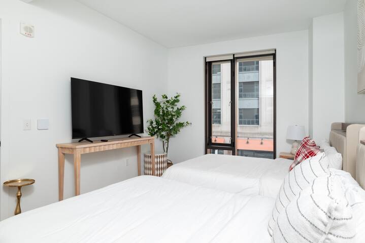 Back-Bay Upscale Central Condo Rooftop & Parking gallery image 4