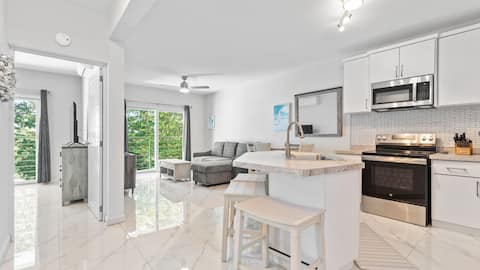 Casa Angelica Apt 202 steps to Sandy Beach