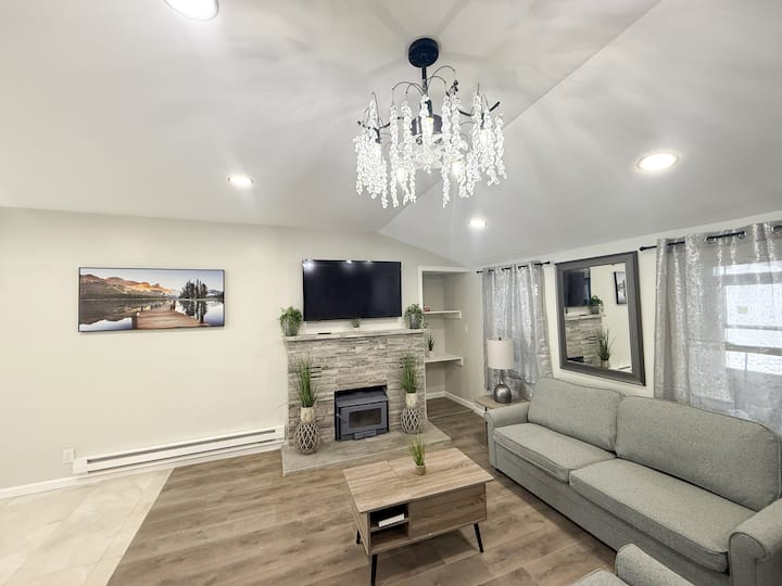 Lux Lake Neepaulin Frontage & Panoramic Views Home - Branchville, NJ
