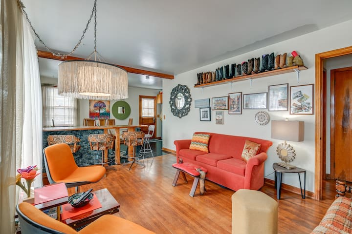 6 Mi to Downtown: 70s-Themed Home in Nashville! gallery image 2