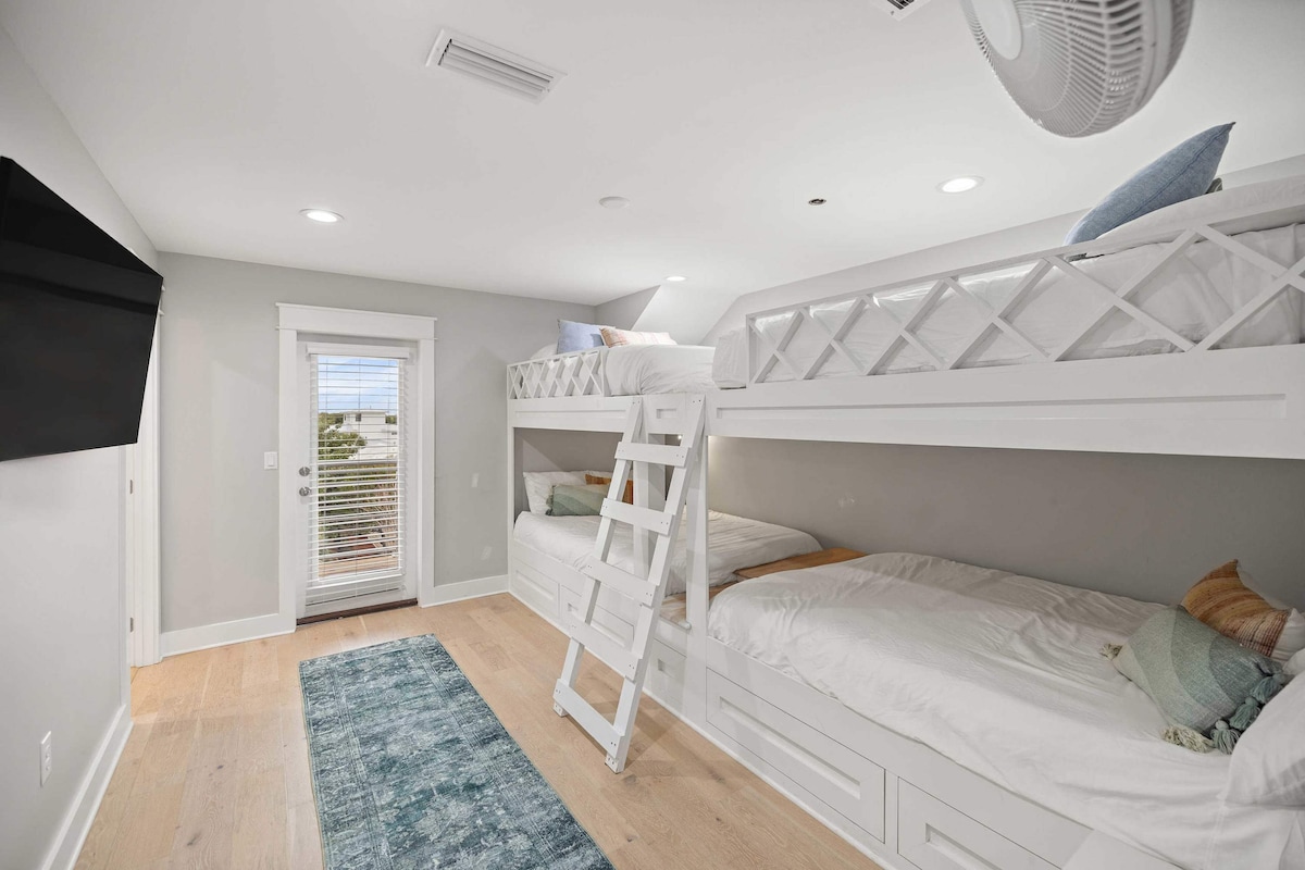 Bedroom 8: 2 Full-over-full bunk beds, en-suite bathroom, third floor, balcony access, Smart TV w/ advanced cable
