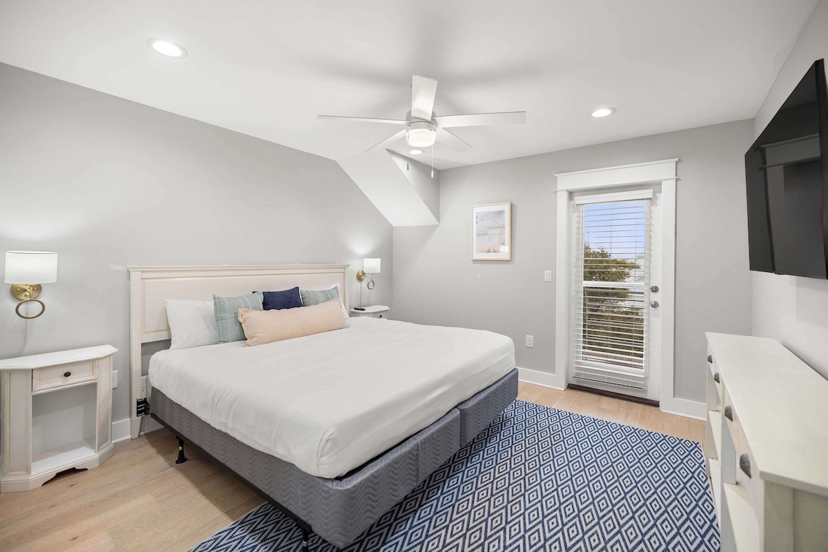 Bedroom 7:  King bed, Jack-and-Jill bathroom, third floor, balcony access, Smart TV w/ advanced cable