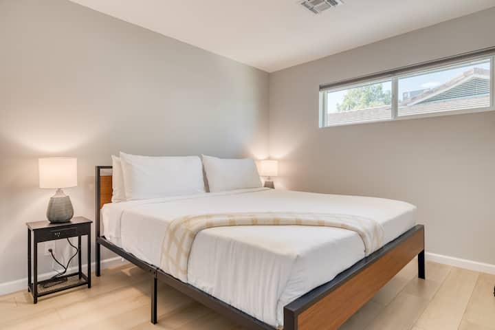 La chambre 2 dispose d'un lit King Size.