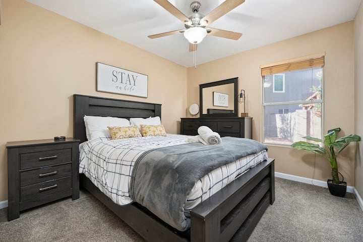 Spálňa 3 má manželskú posteľ.