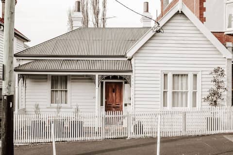 artstay Hobart 1890s inner city cottage