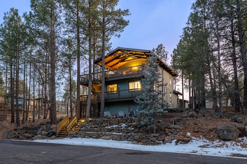 Popular Airbnb listing: Arcade Cabin with Forest Views & Hot Tub in Munds Park