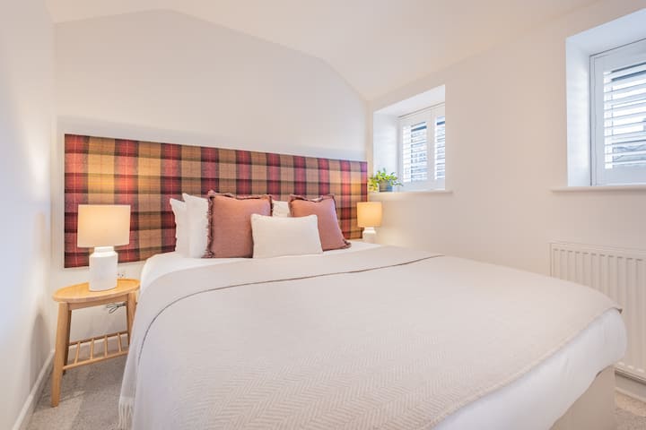 Old Weigh House_Web-2