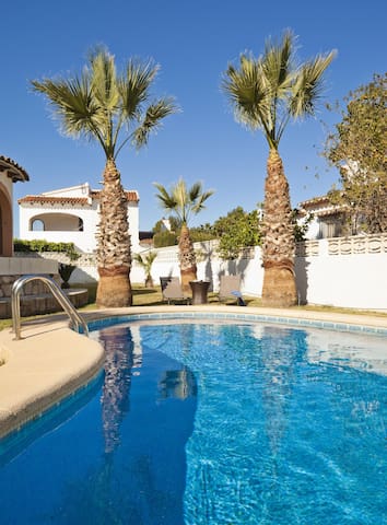 Deniasol Rentals managed Airbnb listing 2