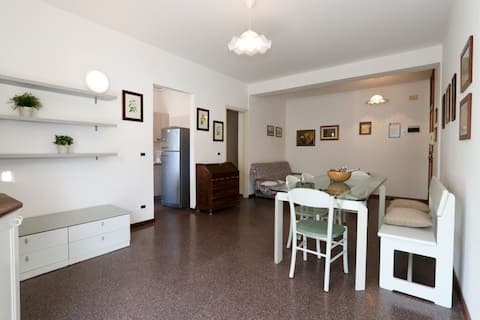 Large house by the beach - Beahost
