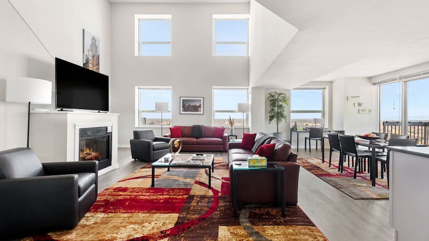 Stunning Views! New Penthouse w/ Pool & Fireplace