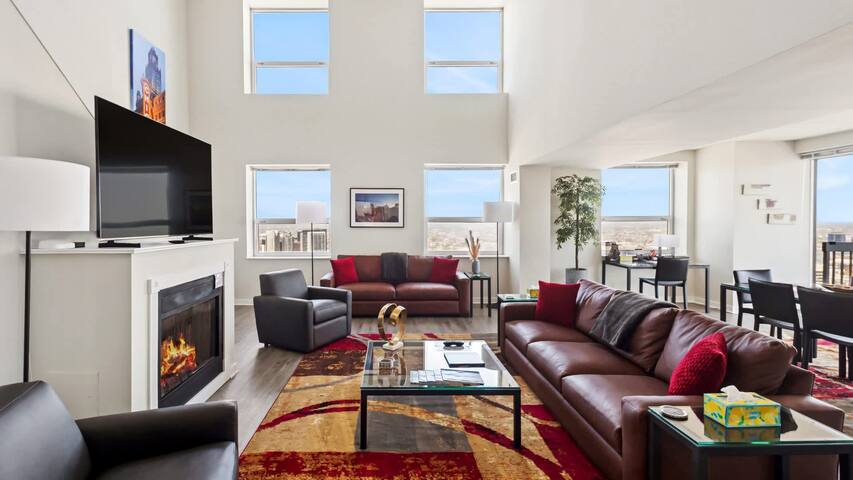 Stunning Views! New Penthouse w/ Pool & Fireplace gallery image 3