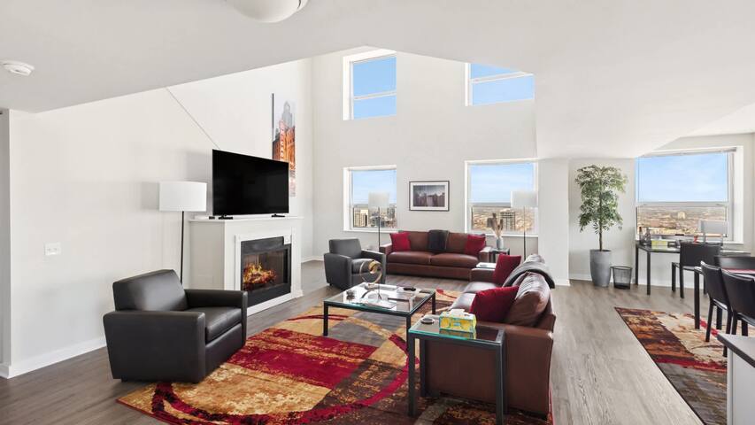 Stunning Views! New Penthouse w/ Pool & Fireplace gallery image 4